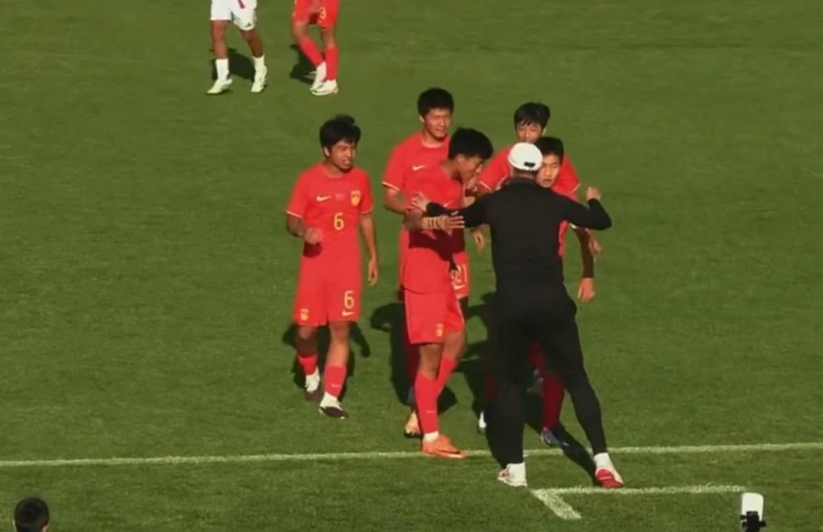 沙明2分鐘閃擊+一條龍，U15國足2-0意大利取小組首勝