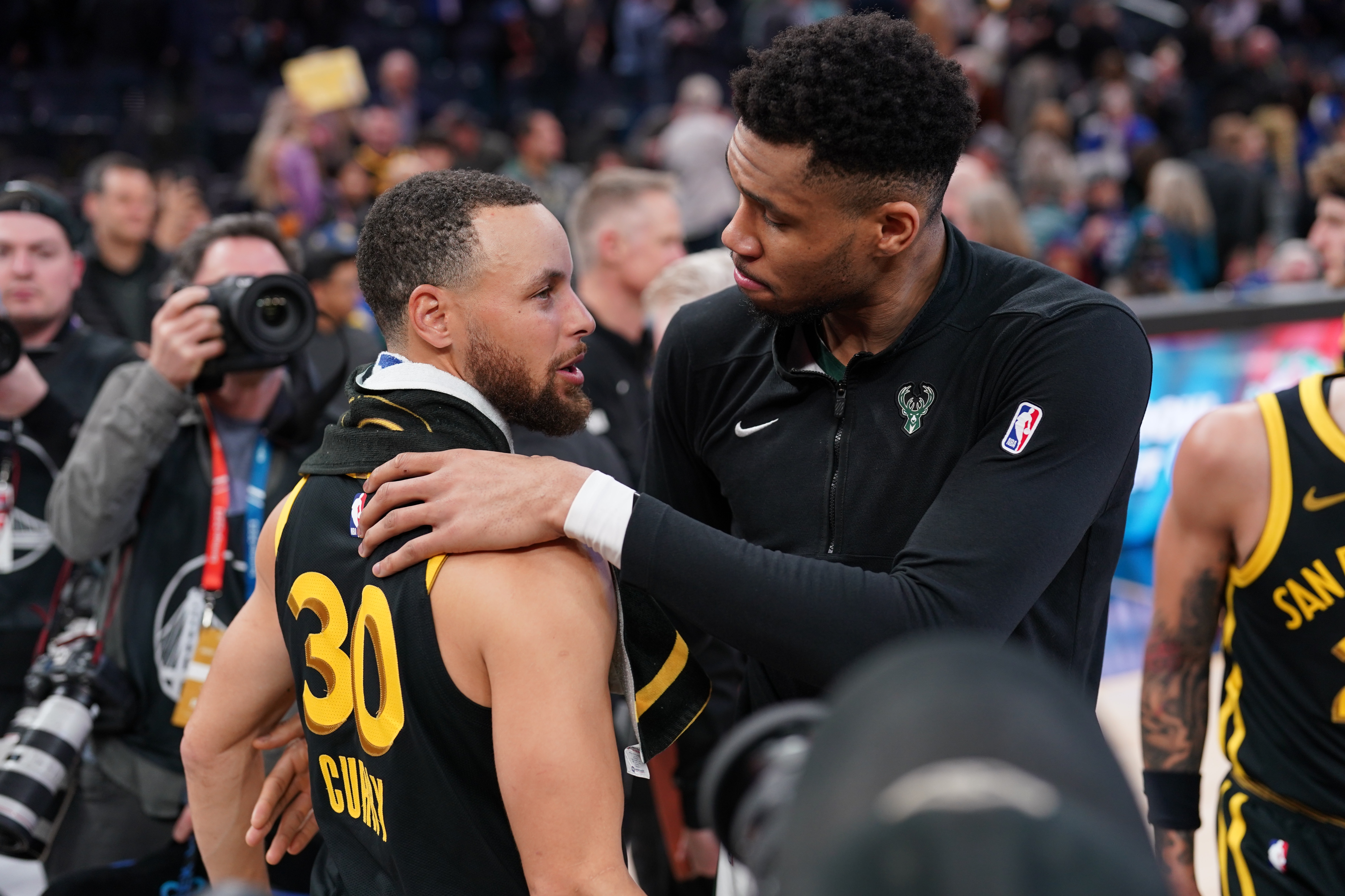 科爾續(xù)約兩年年薪最高，勇士暫緩重建押注庫追爭冠窗口
